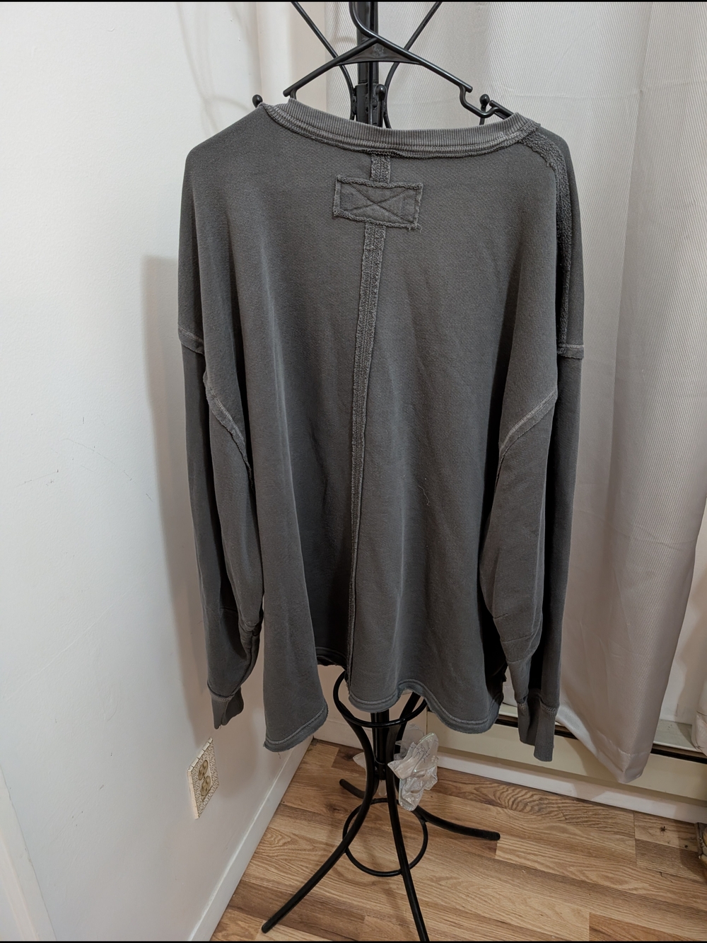 We The Free Gray 'Upstate New York' V-Neck Pullover Sweatshirt Size Large - Picture 3 of 3